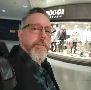 Meet your Posher, Troy